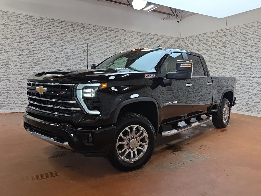 Used 2025 Chevrolet Silverado 2500 LT w/ Z71 Chrome Sport Edition image 4