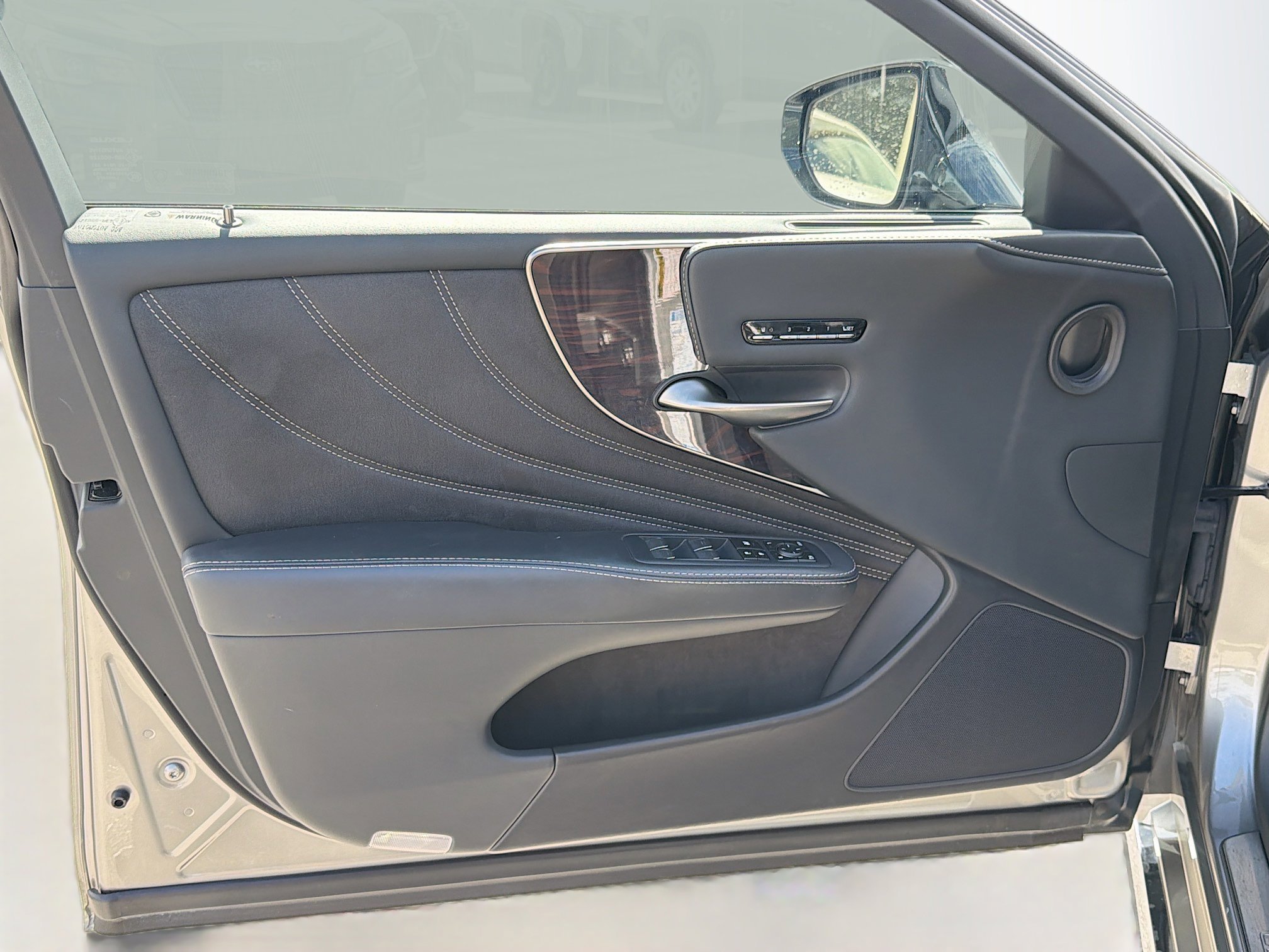 Used 2019 Lexus LS 500 AWD image 21