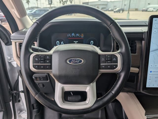Used 2022 Ford Expedition Limited image 15