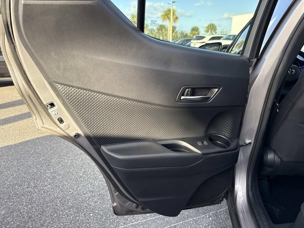 Used 2020 Toyota C-HR XLE image 14
