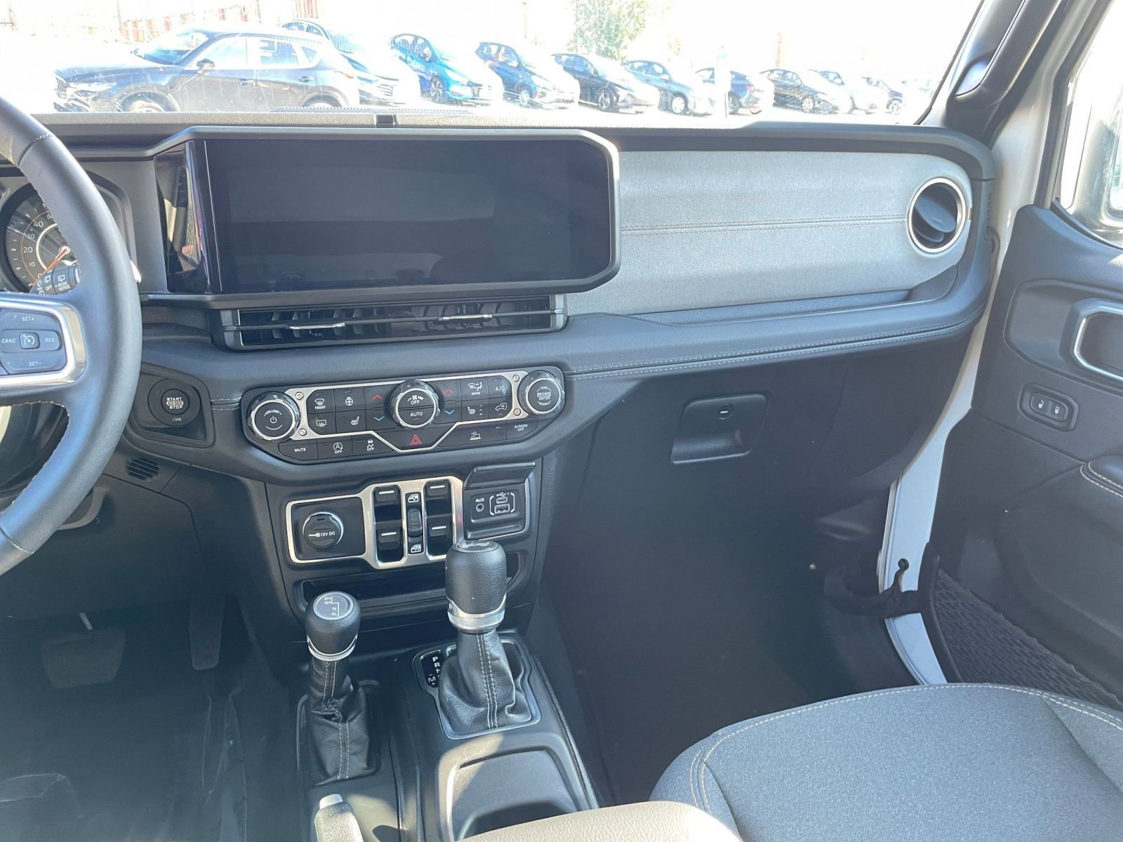 Used 2025 Jeep Wrangler Sahara image 34