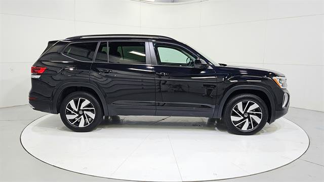 Used 2025 Volkswagen Atlas SE FWD image 9