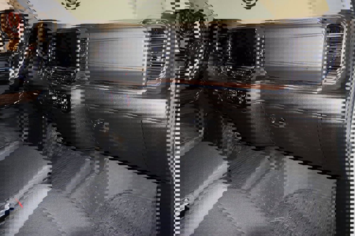 Used 2025 GMC Sierra 2500 SLE w/ SLE Convenience Package image 58