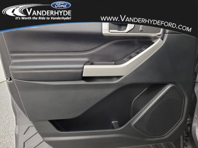 Used 2022 Ford Explorer XLT image 17