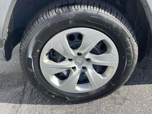 Used 2020 Toyota RAV4 LE FWD image 14