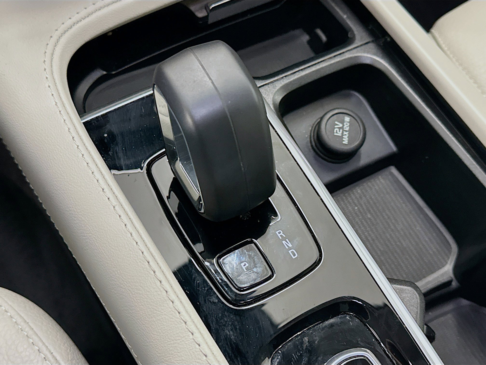 Used 2024 Volvo XC90 B6 Plus w/ Protection Package Premier image 25