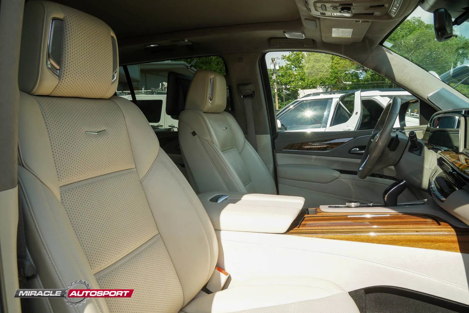 Used 2021 Cadillac Escalade ESV Premium Luxury Platinum AWD/4WD image 34