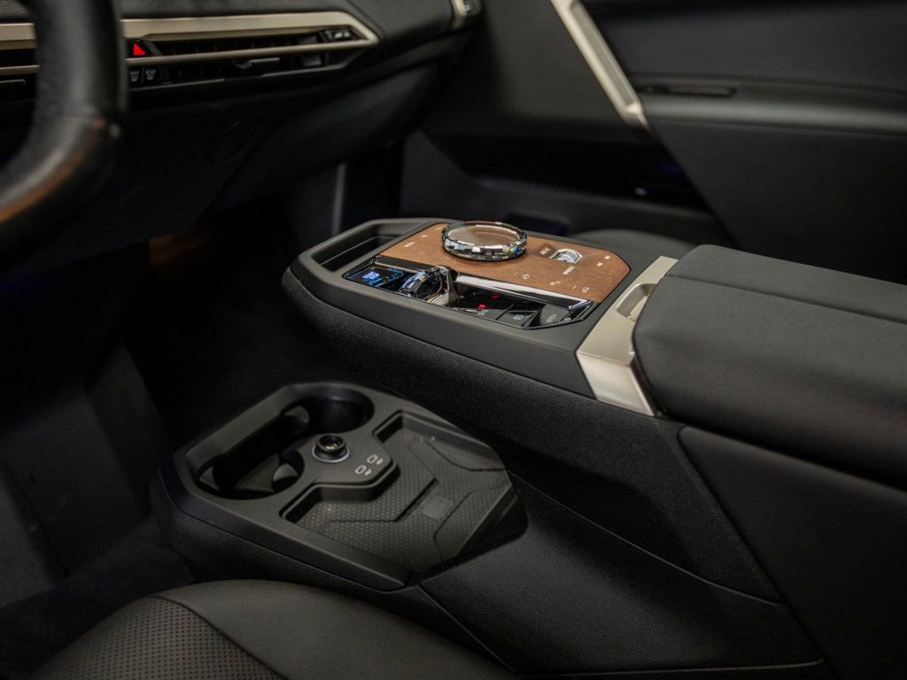 Used 2023 BMW iX xDrive50 w/ Premium Package image 23