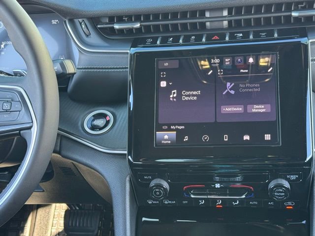 Used 2025 Jeep Grand Cherokee Laredo X w/ Trailer Tow Package image 18