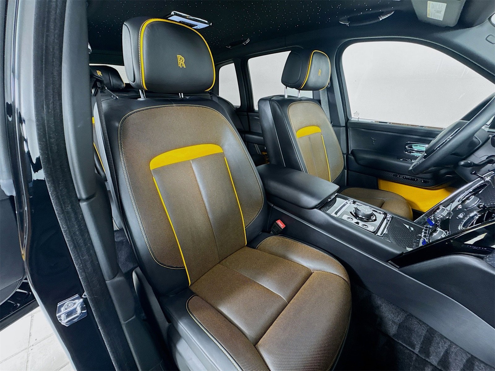 Used 2025 Rolls-Royce Cullinan Black Badge image 28