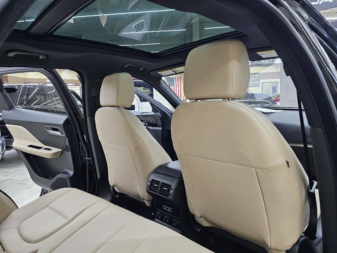 Used 2018 Jaguar F-PACE Premium AWD/4WD image 24