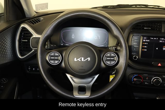 Used 2023 Kia Soul LX FWD image 7