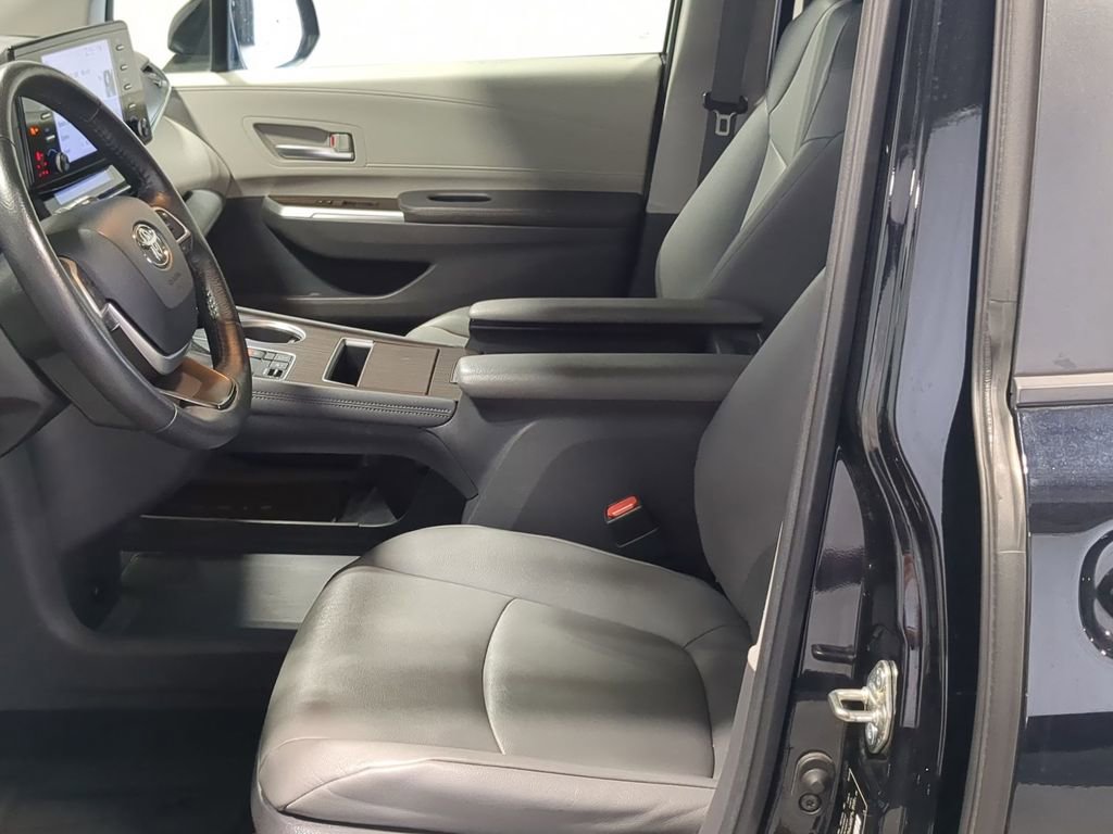 Used 2021 Toyota Sienna XLE FWD image 20
