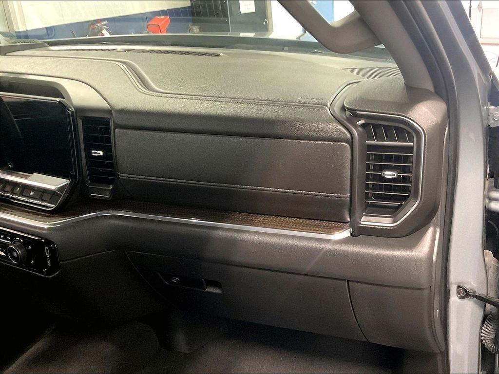 Used 2023 Chevrolet Silverado 1500 LT AWD/4WD image 13