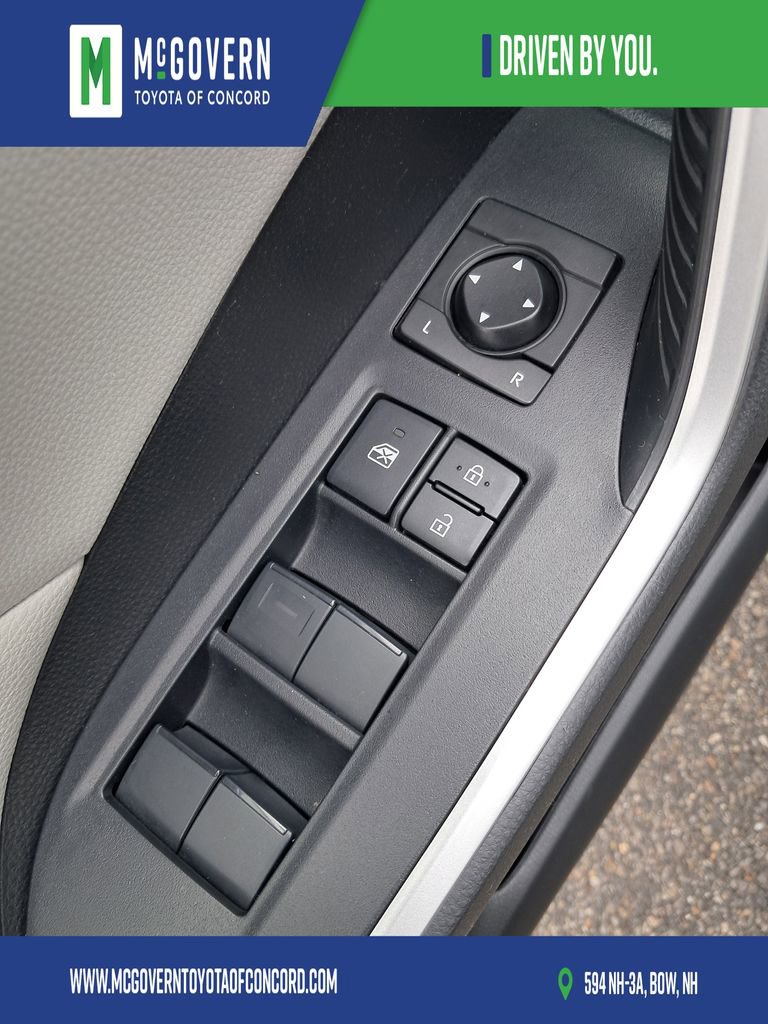 Used 2021 Toyota RAV4 XLE w/ Convenience Package AWD/4WD image 14