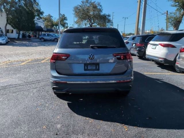 Used 2022 Volkswagen Tiguan SE w/ Panoramic Sunroof Package image 6