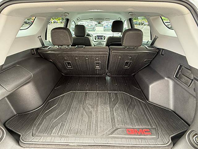 Used 2023 GMC Terrain SLE w/ LPO, Floor Liner Package AWD/4WD image 19