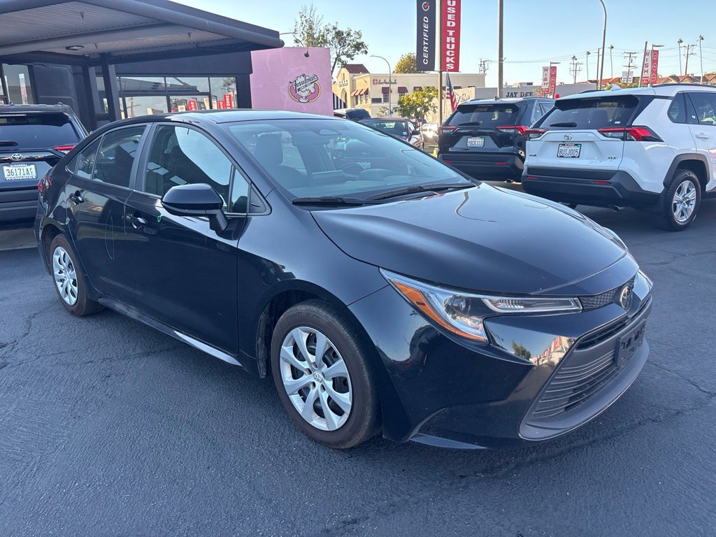 Used 2025 Toyota Corolla LE FWD image 2