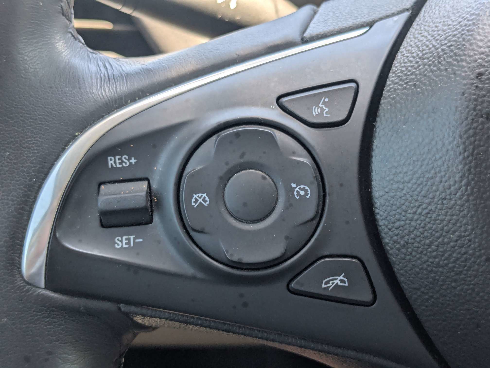 Used 2020 Buick Enclave Essence FWD image 31