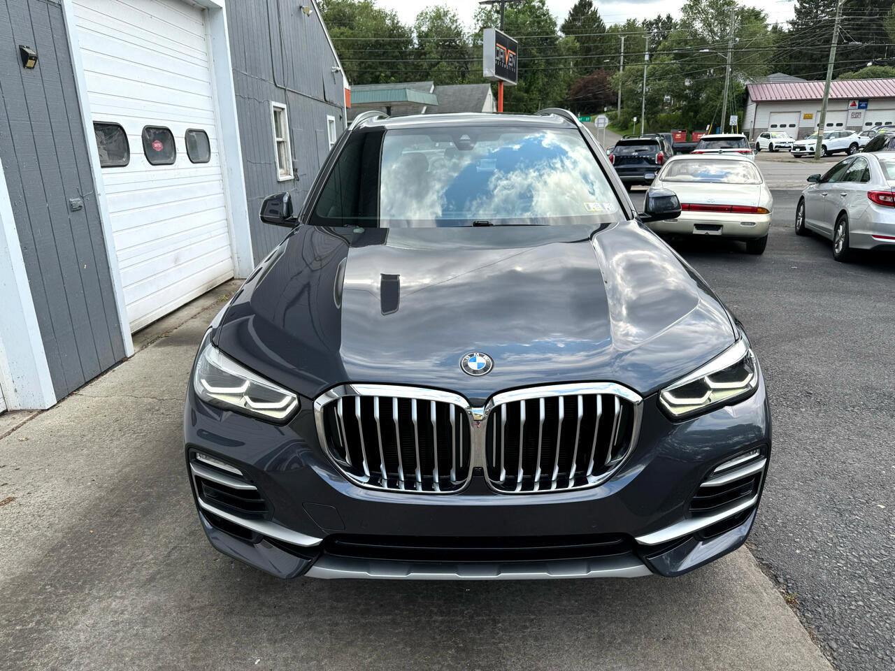 Used 2021 BMW X5 xDrive40i w/ Convenience Package image 2