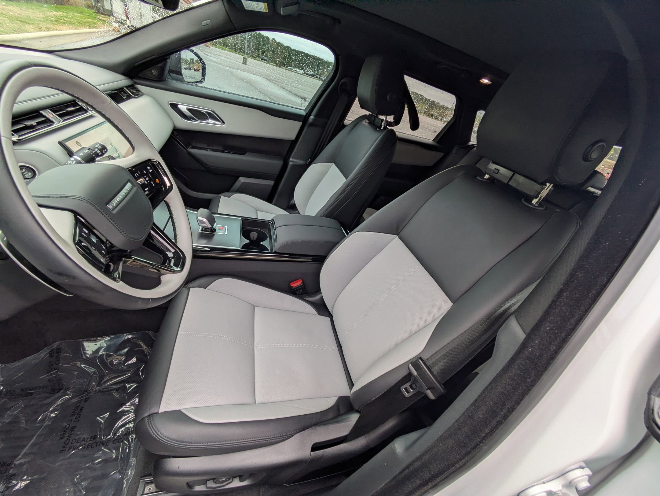 Certified 2026 Land Rover Range Rover Velar Dynamic SE image 18