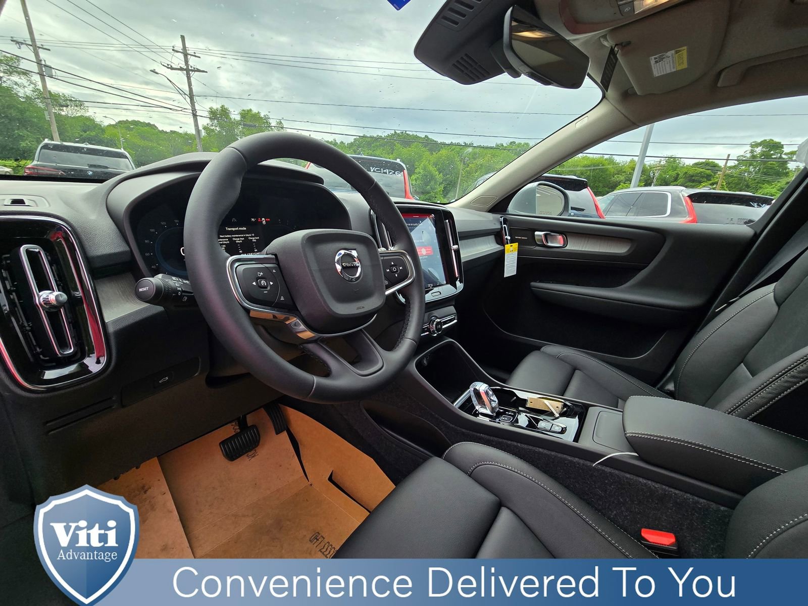 Used 2025 Volvo XC40 B5 Plus w/ Protection Package Premier image 10