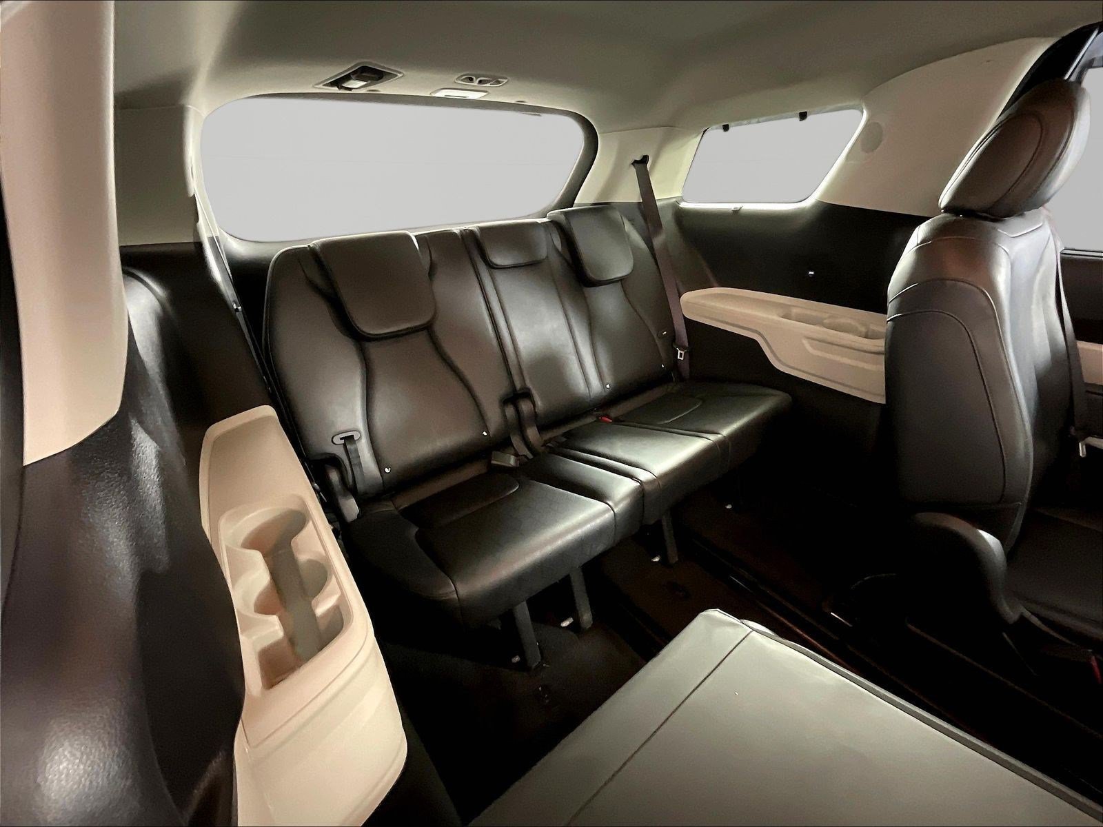 Used 2023 Kia Carnival EX FWD image 26