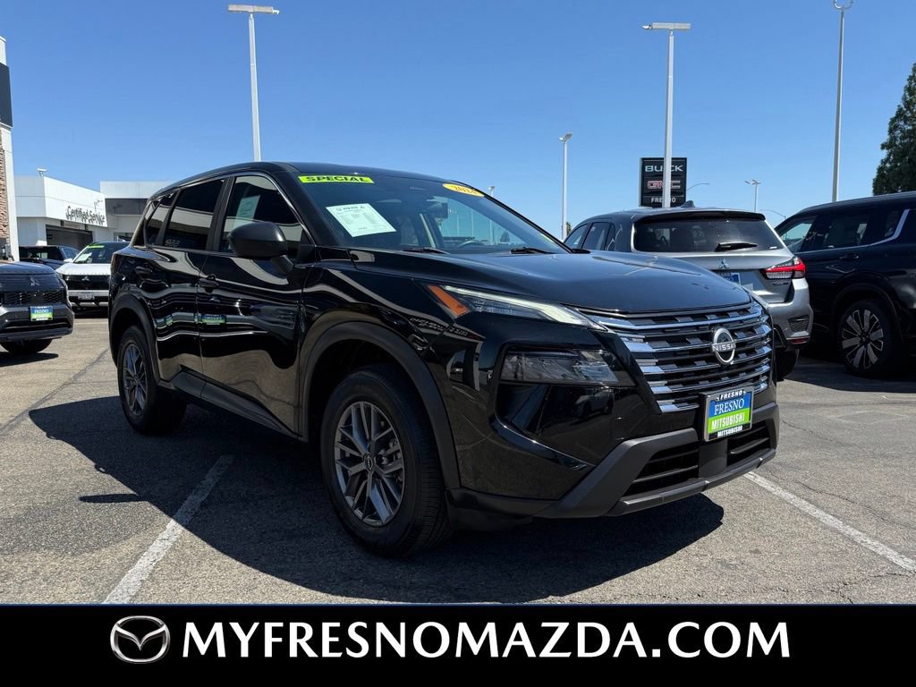Used 2024 Nissan Rogue S FWD image 3