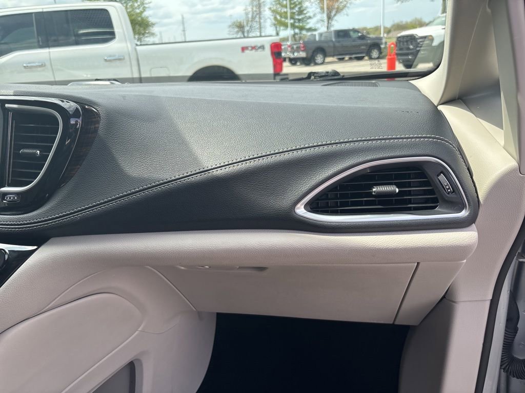 Used 2023 Chrysler Pacifica Limited image 53
