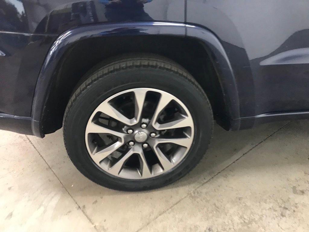 Used 2017 Jeep Grand Cherokee Overland w/ Jeep Active Safety Group image 45