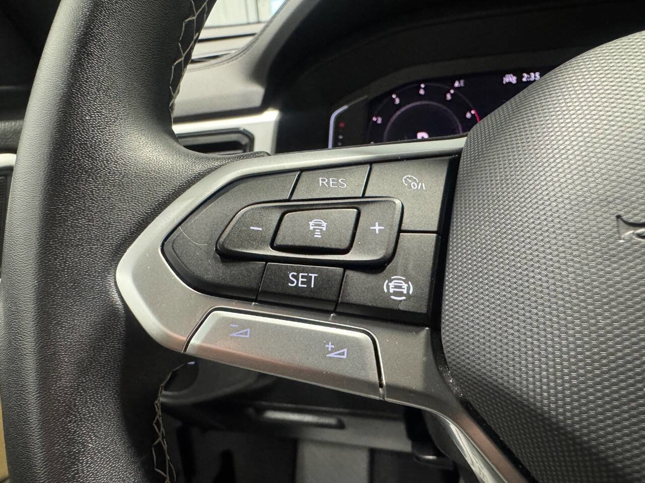 Used 2022 Volkswagen Atlas Cross Sport SE image 21