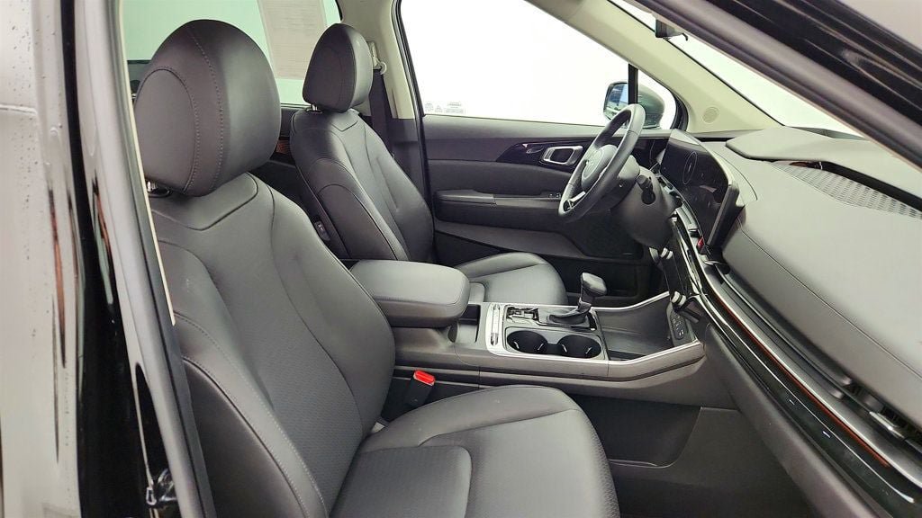 Used 2025 Kia Carnival SX Prestige FWD image 26