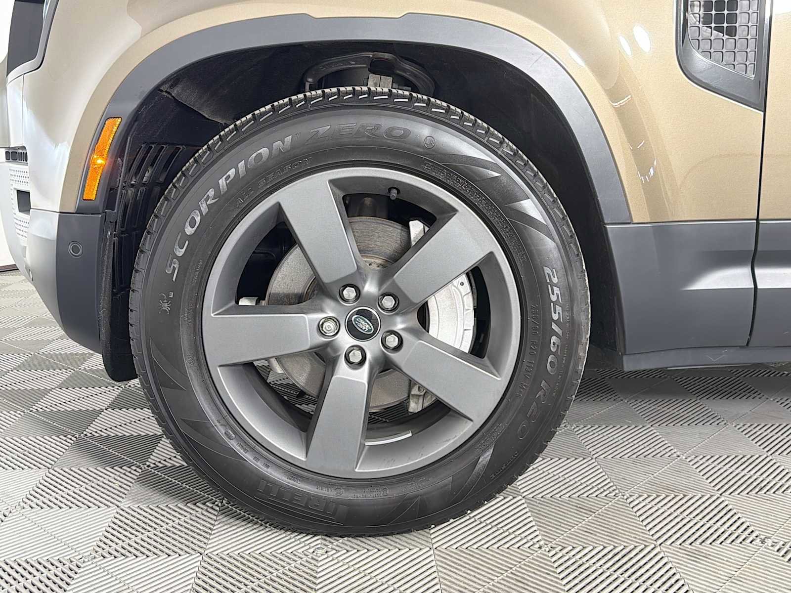 Used 2025 Land Rover Defender 110 S image 30