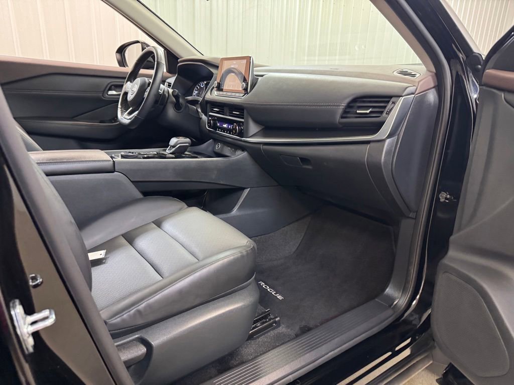 Used 2023 Nissan Rogue SV w/ SV Premium B Package AWD/4WD image 26