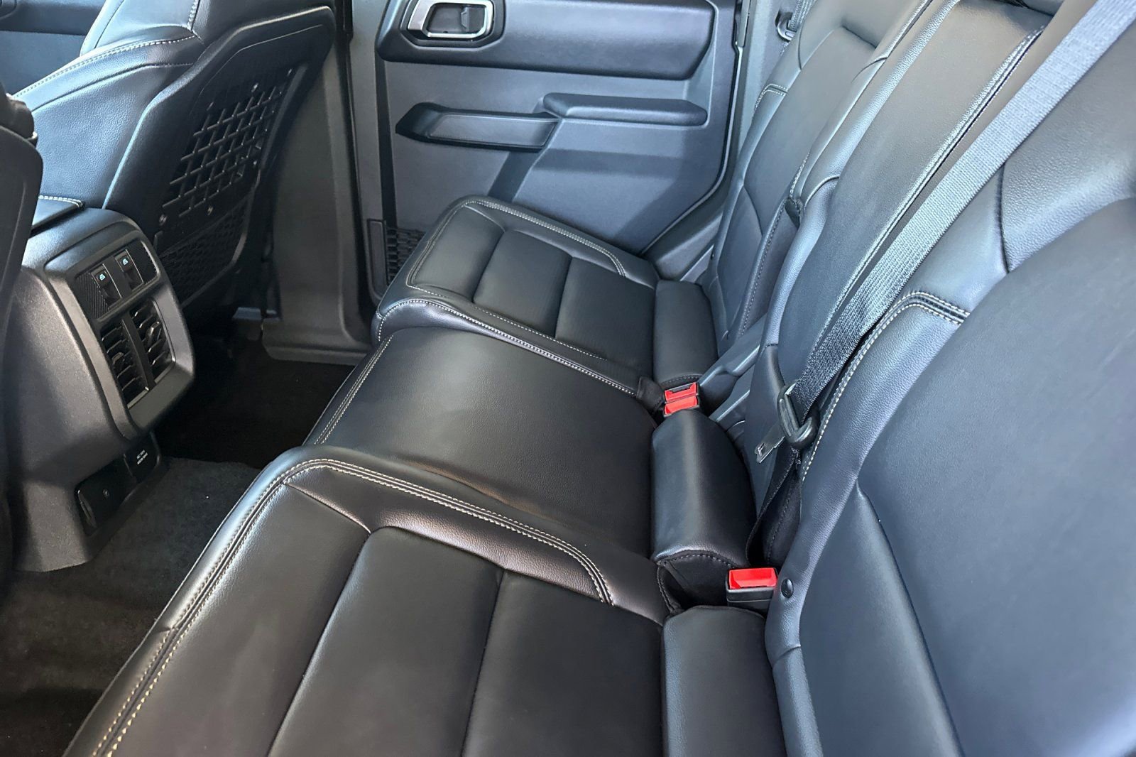 New 2025 Ford Bronco Badlands image 12