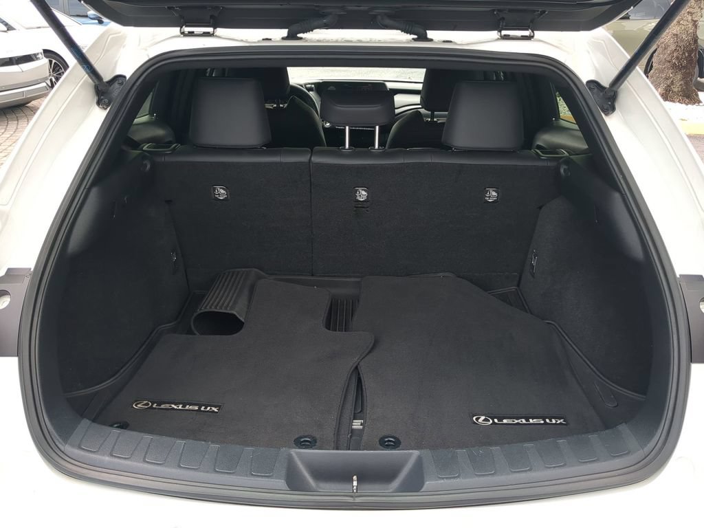 Used 2022 Lexus UX 200 w/ Accessory Package (Z2) FWD image 9