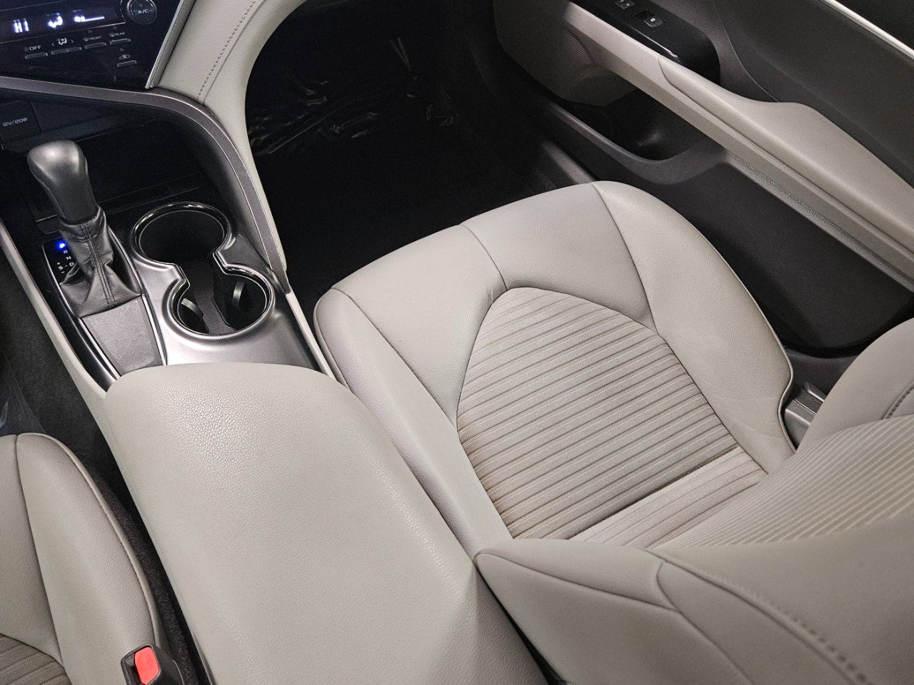 Used 2018 Toyota Camry SE image 24