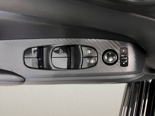 Used 2025 Nissan Altima 2.5 SV FWD image 12
