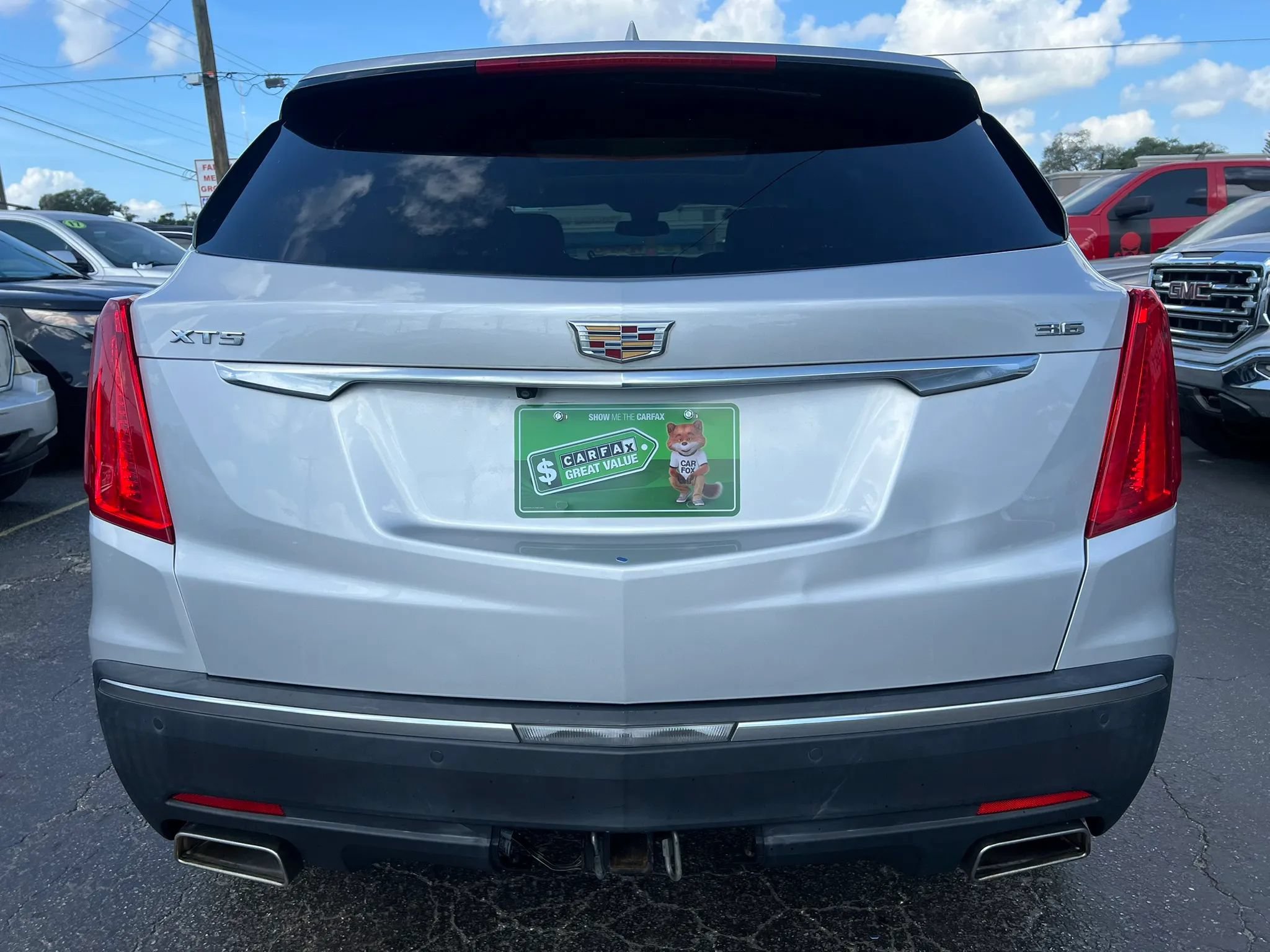 Used 2017 Cadillac XT5 Luxury w/ Driver Awareness Package FWD image 6