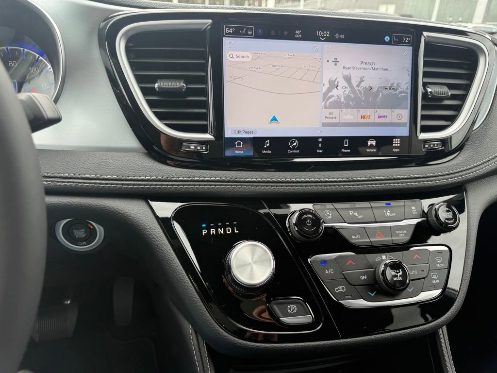 New 2026 Chrysler Pacifica Limited image 17