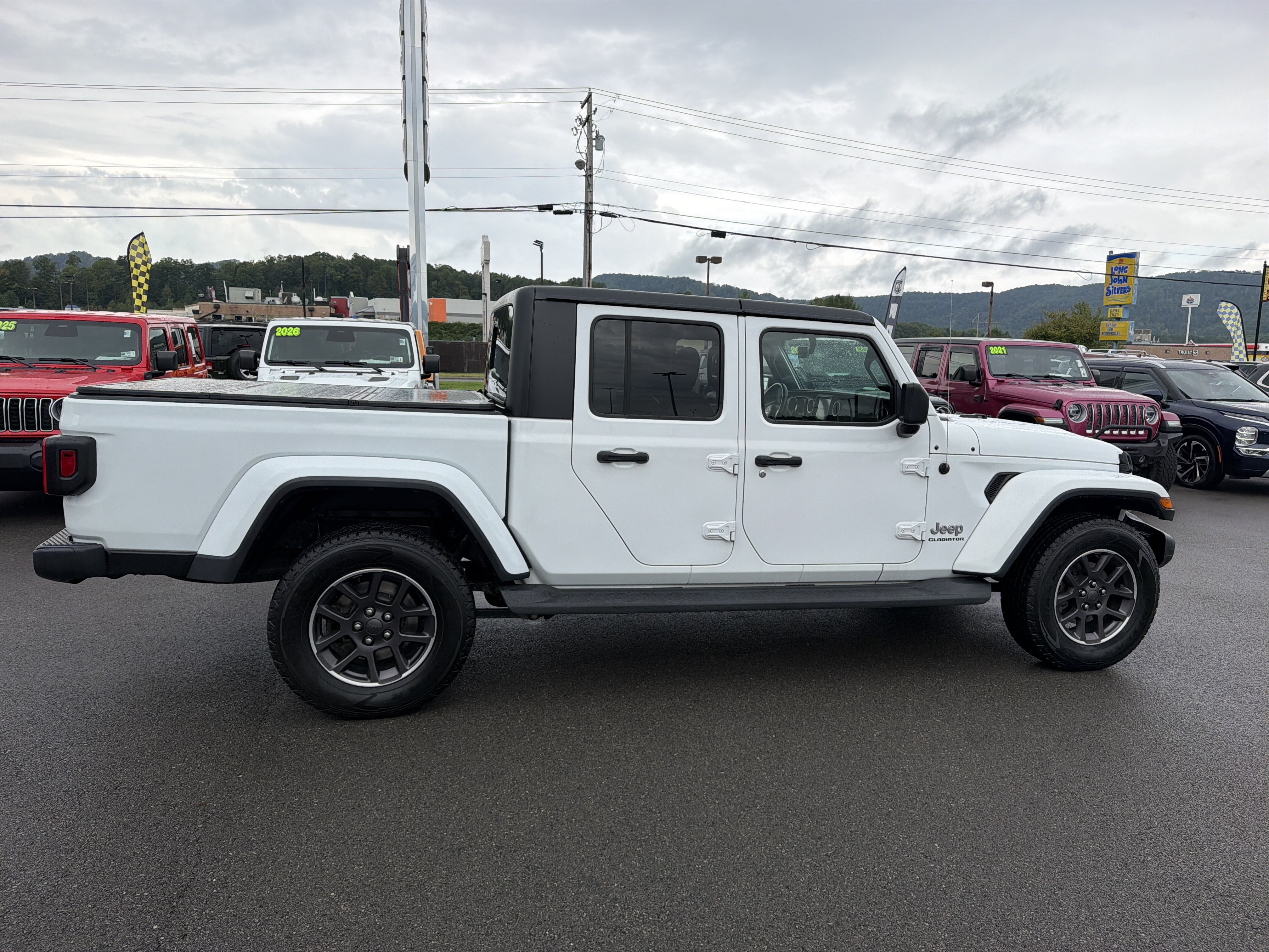 Used 2021 Jeep Gladiator Overland w/ Popular Equipment Package AWD/4WD image 5