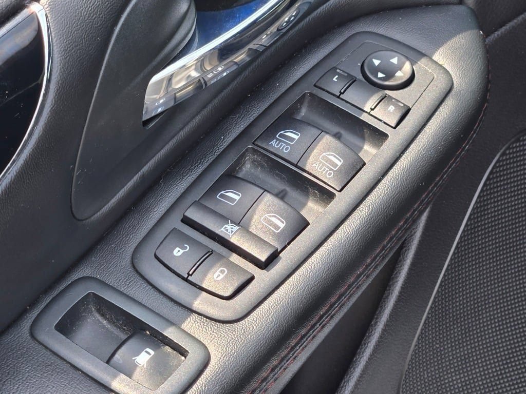 Used 2020 Dodge Grand Caravan SE FWD image 19