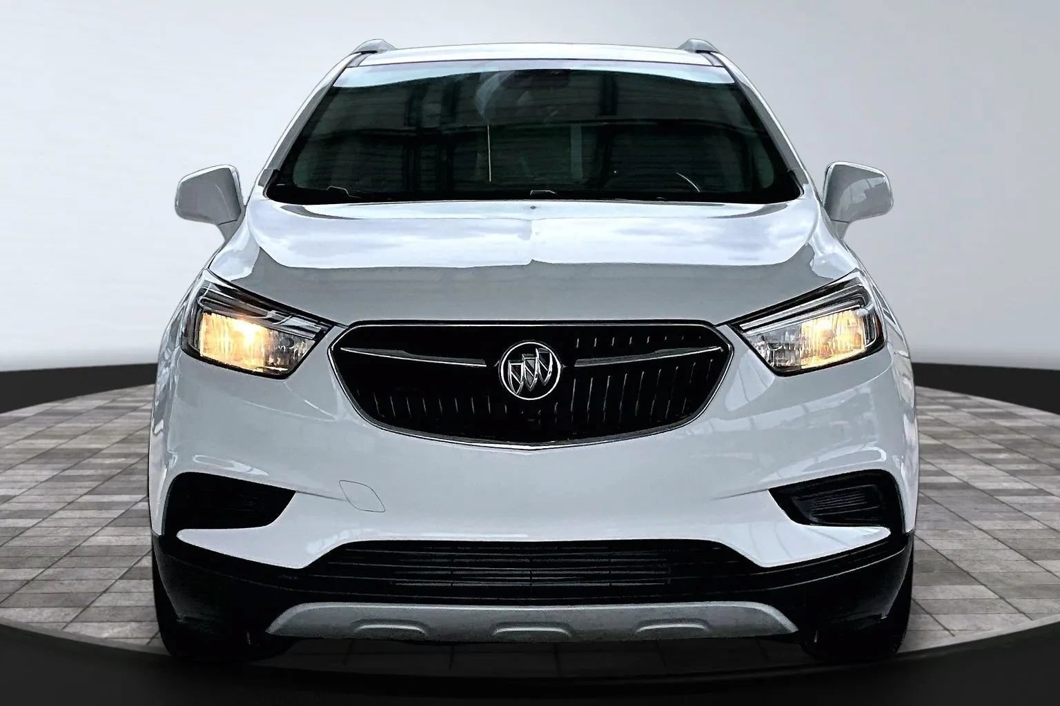 Used 2022 Buick Encore Preferred w/ Safety Package FWD image 2