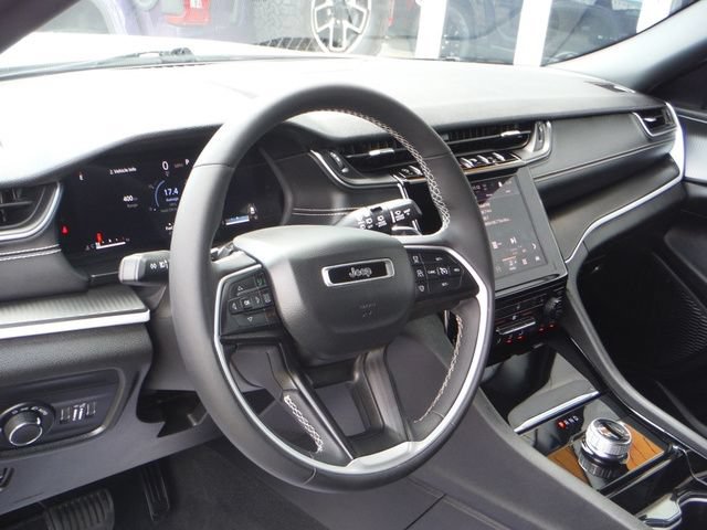 Used 2023 Jeep Grand Cherokee L Laredo AWD/4WD image 3
