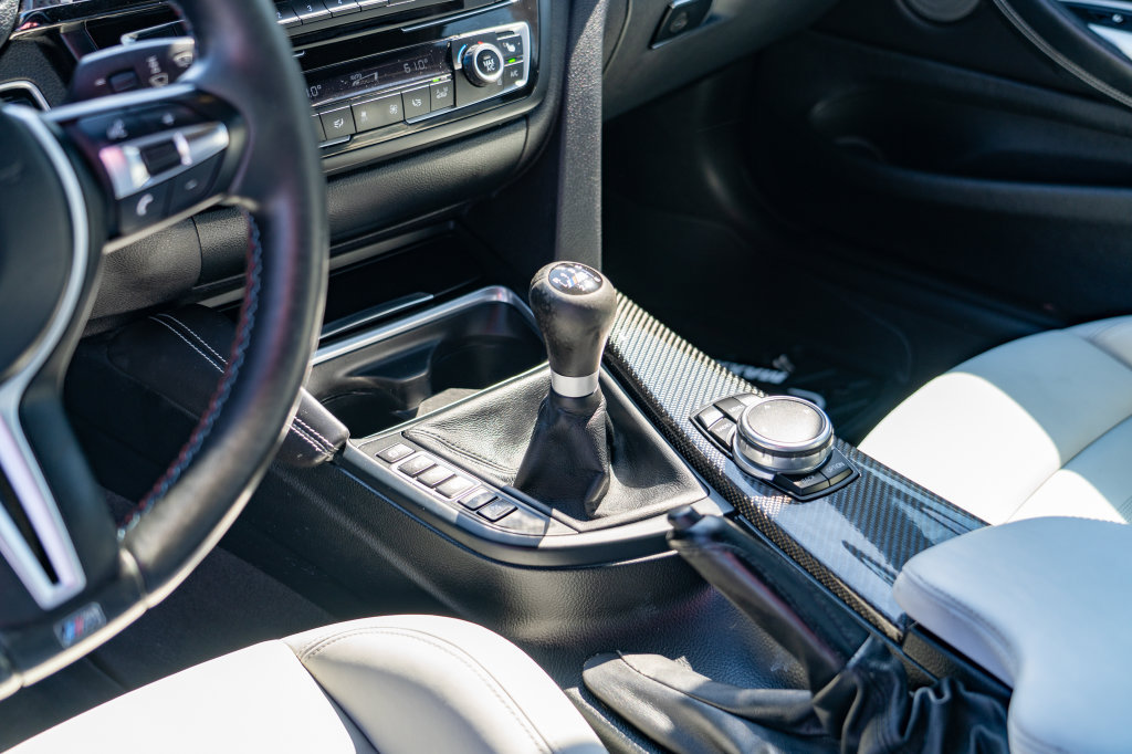 Used 2016 BMW M4 Coupe w/ Competition Package RWD image 16