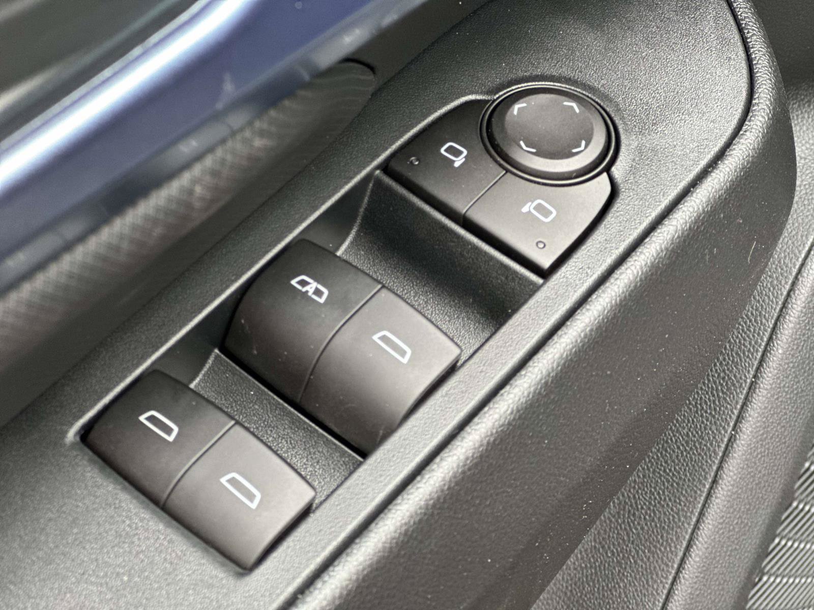 New 2026 Chevrolet Equinox EV LT w/ Convenience Package II FWD image 19