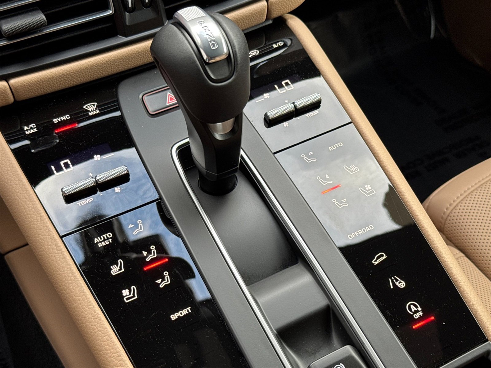 Used 2025 Porsche Macan image 25