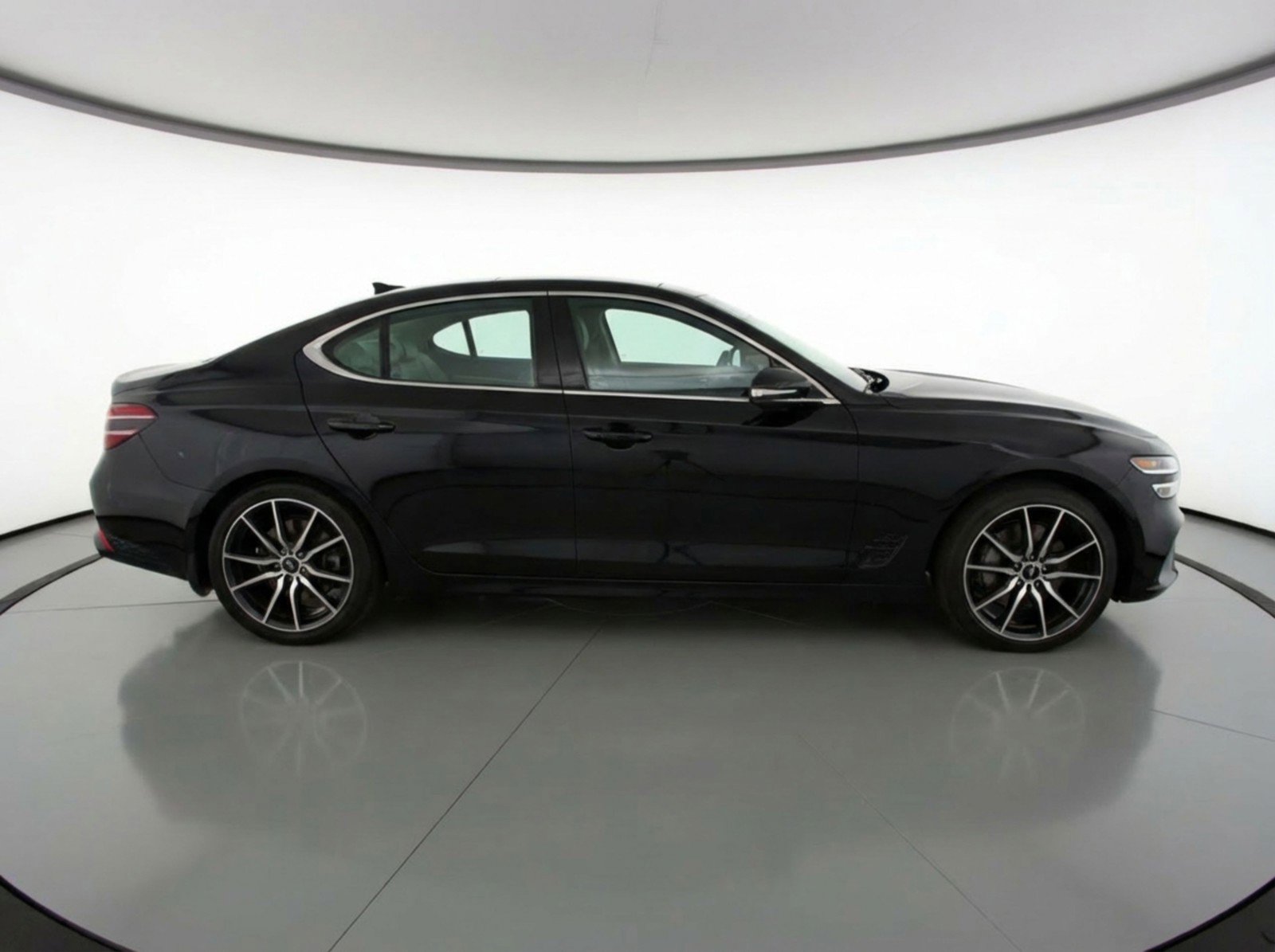Used 2025 Genesis G70 2.5T image 11