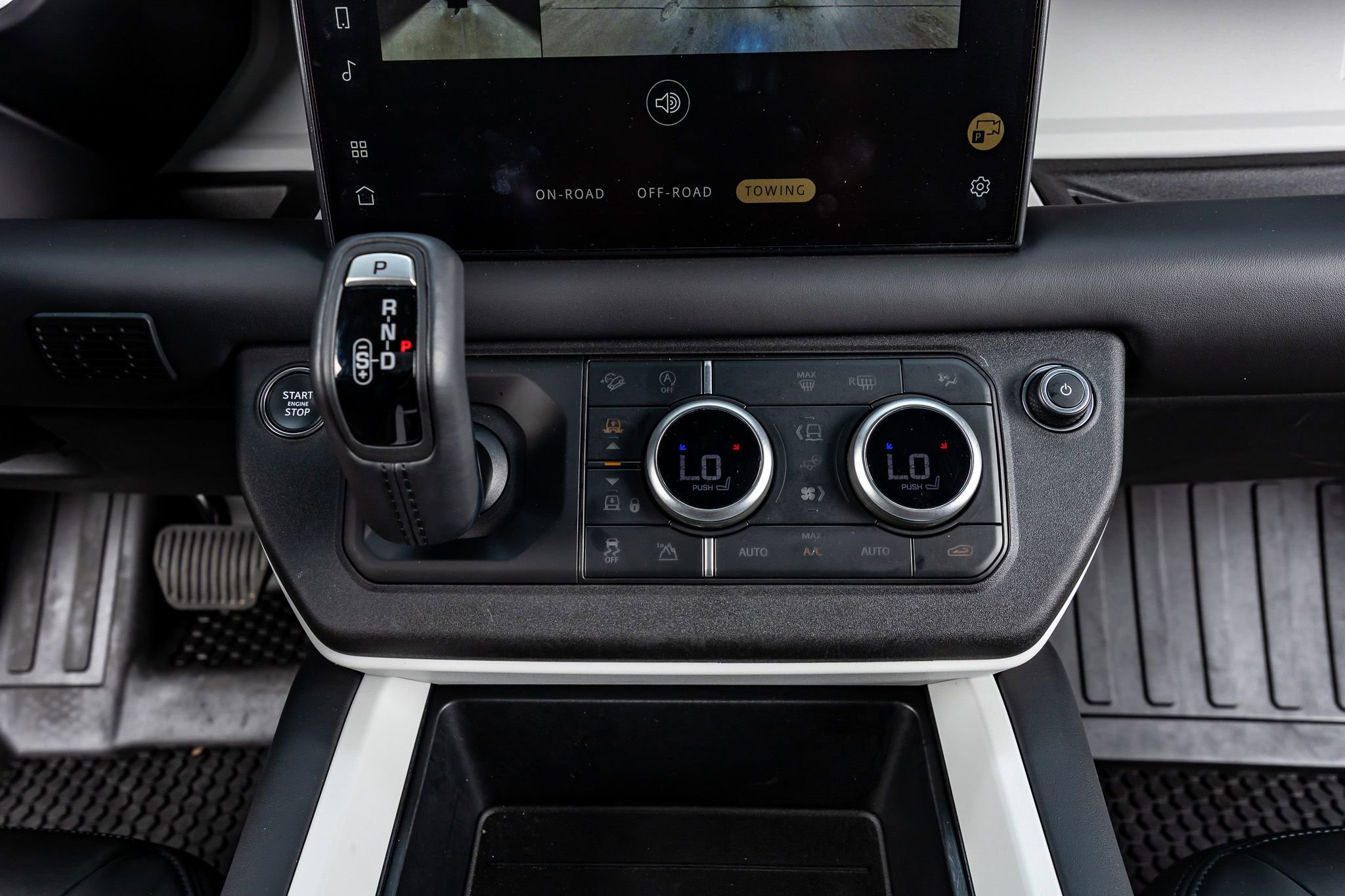 Used 2025 Land Rover Defender 110 X-Dynamic SE image 25