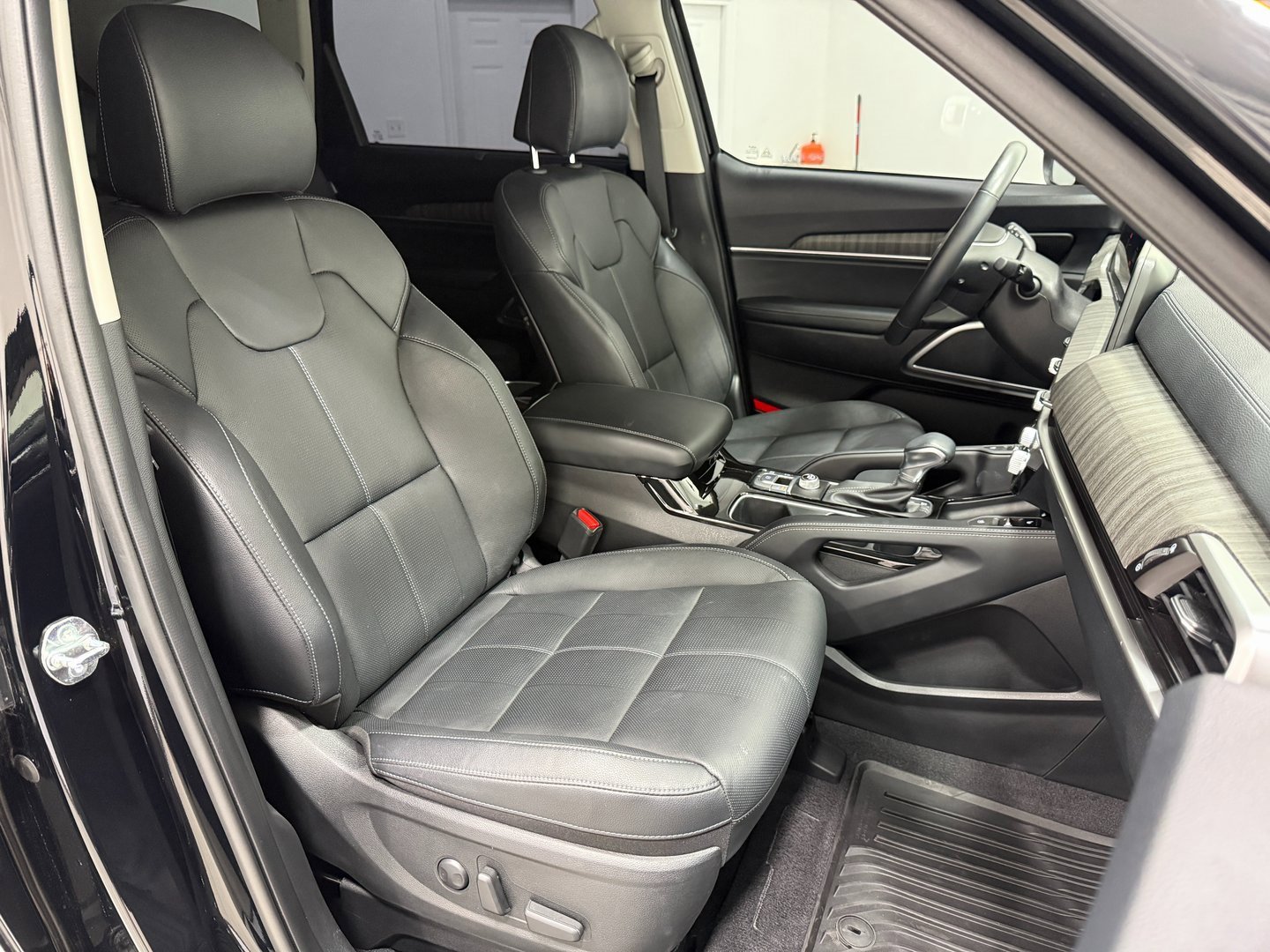 Used 2025 Kia Telluride EX image 28